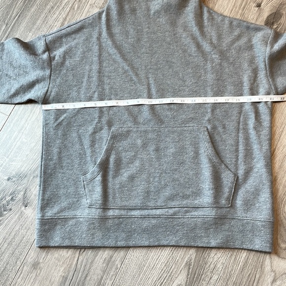 NWOT Banana Republic  Gray Cowl  Neck sweatshirt  with front pouch. - Picture 5 of 9